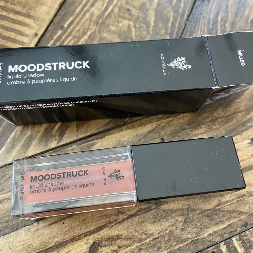 Liquid eyeshadow